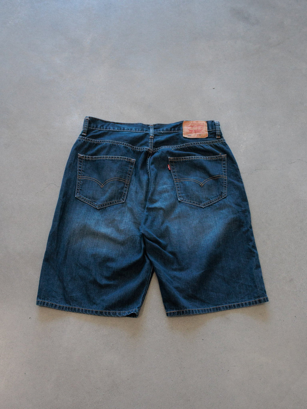 Vintage 00s Blue Levi's 569 Denim Shorts (W36)
