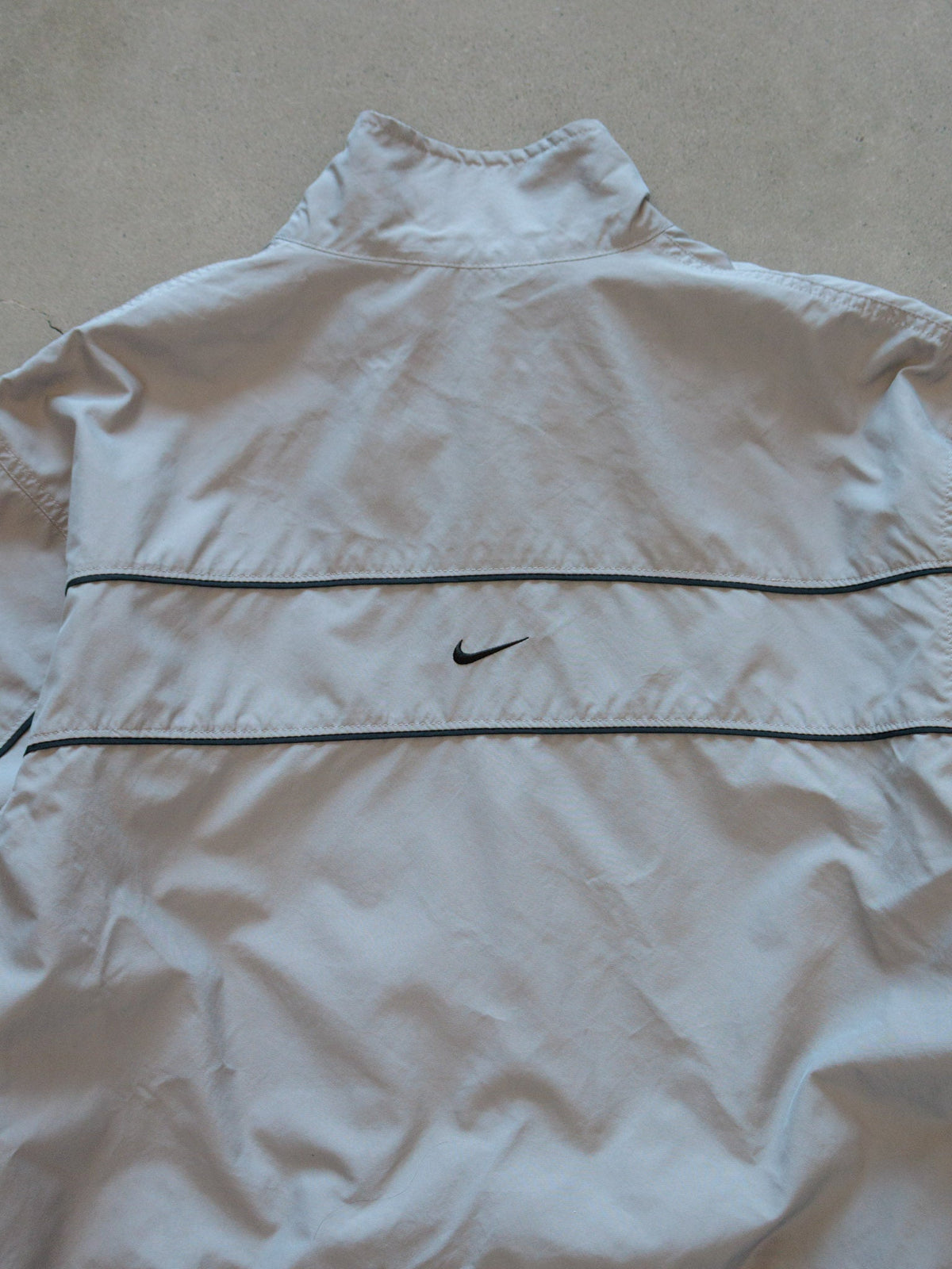 Vintage 00s Grey Nike Windbreaker (M)