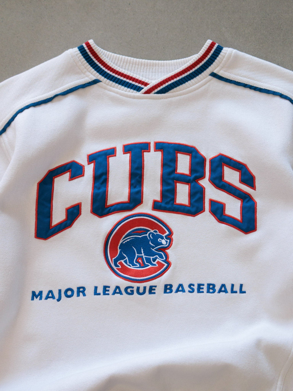 Vintage 90s White Lee Sport Chicago Cubs V-Neck Sweatshirt (M)