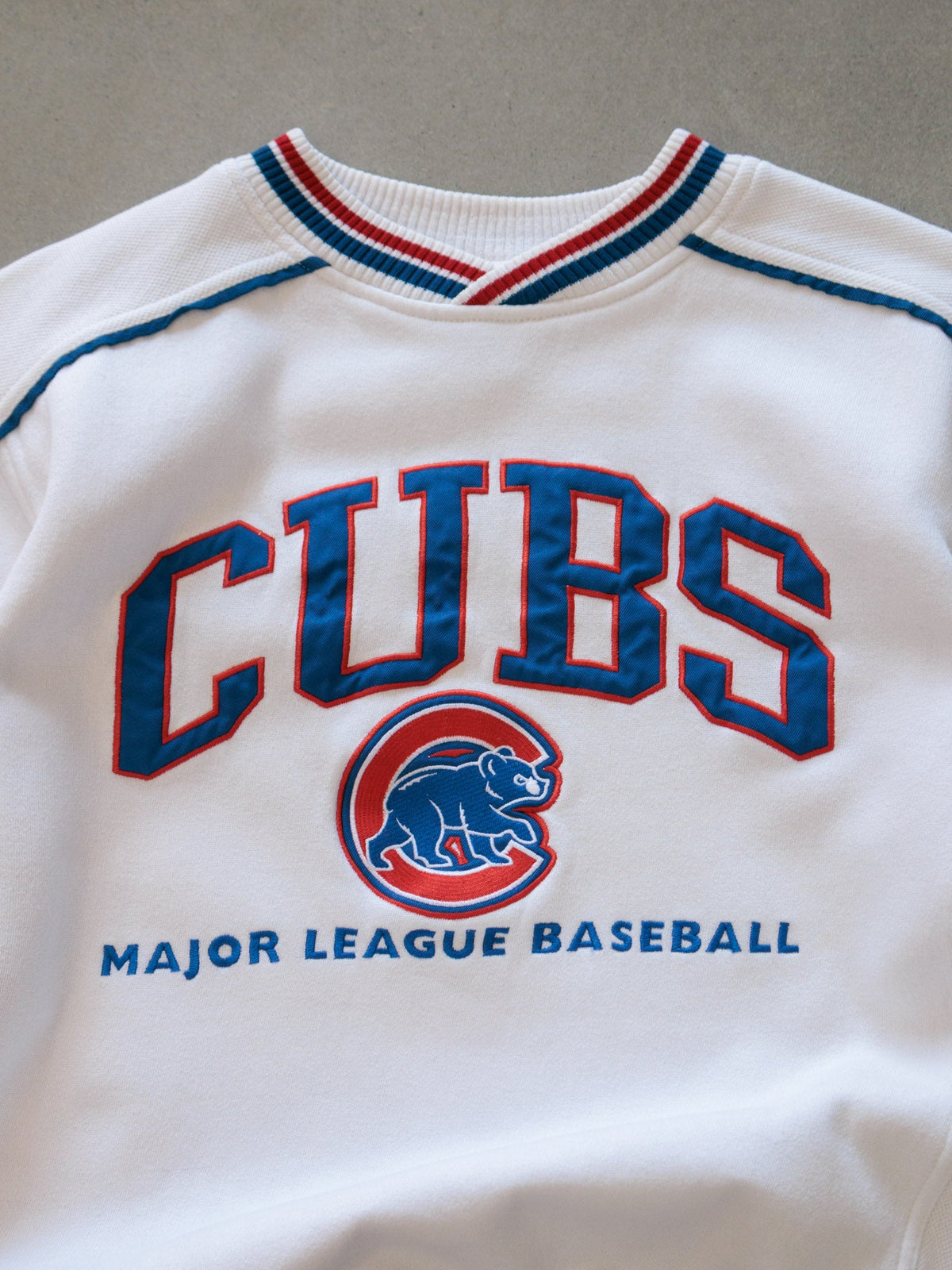 Vintage 90s White Lee Sport Chicago Cubs V-Neck Sweatshirt (M)