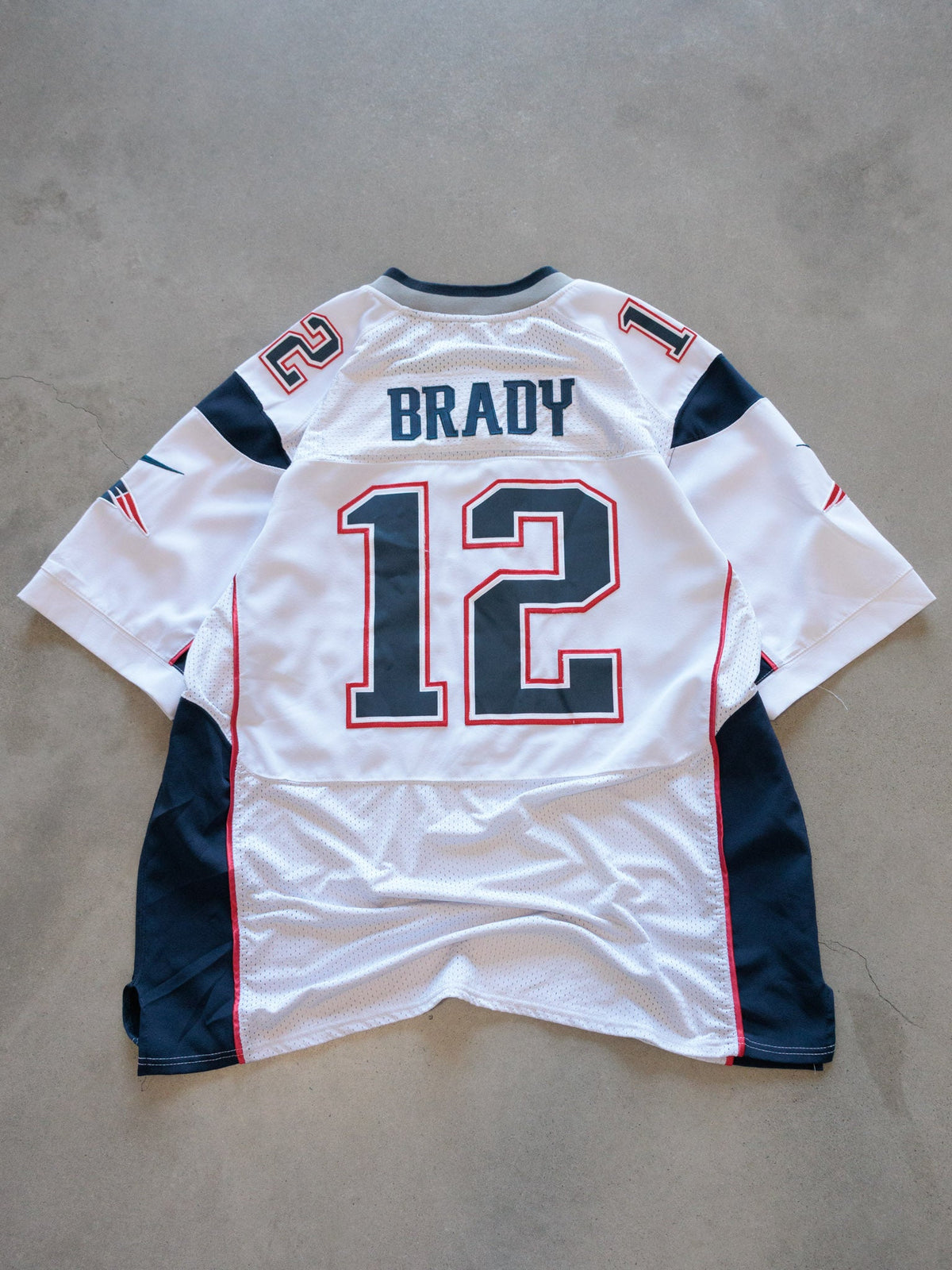 White Nike New England Patriots Brady Jersey (XL)
