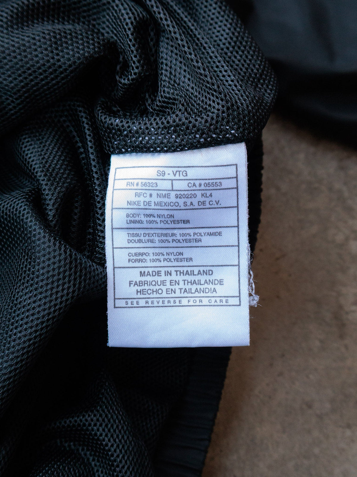 Vintage 90s Black Nike Windbreaker (Womens XL)
