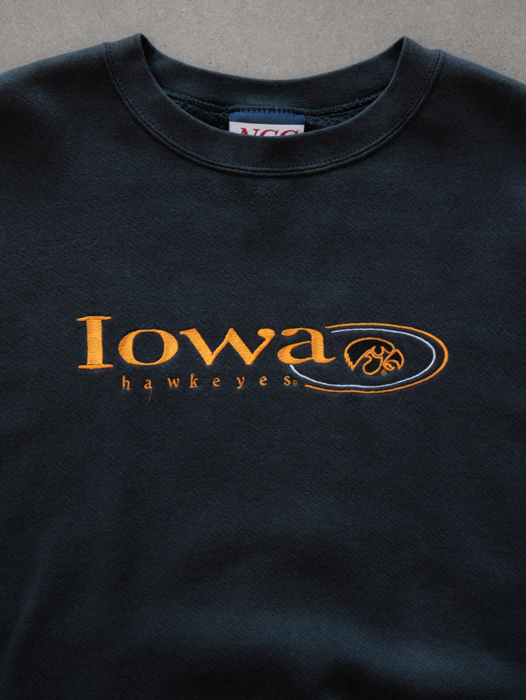 Vintage 90s Black Iowa Hawkeyes Sweatshirt (XL)
