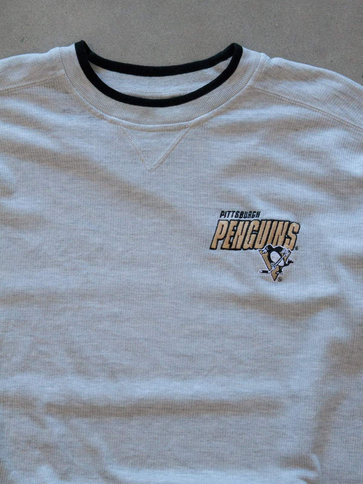 Vintage 90s Grey Lee Sport Pittsburgh Penguins Sweatshirt (2XL)