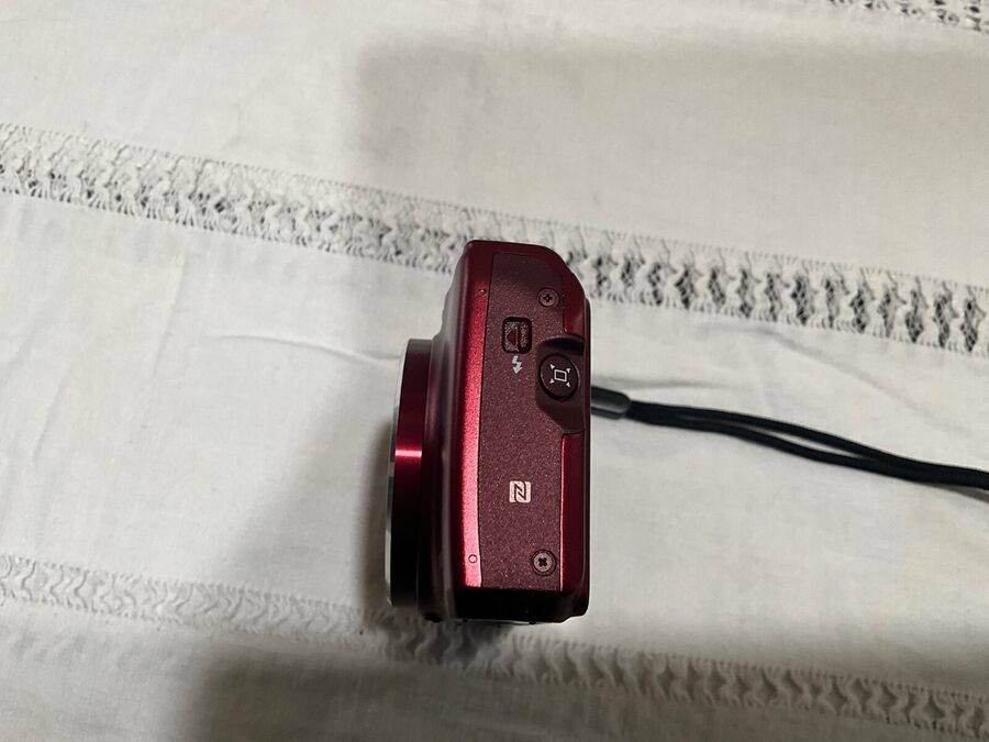 Near Mint Canon PowerShot SX710HS Wi-Fi Camera 20.3MP 30X Optical Zoom Red