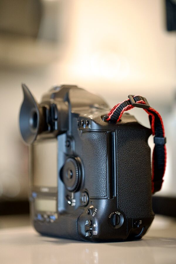 Canon EOS 1Ds Mark III 21MP Professional DSLR