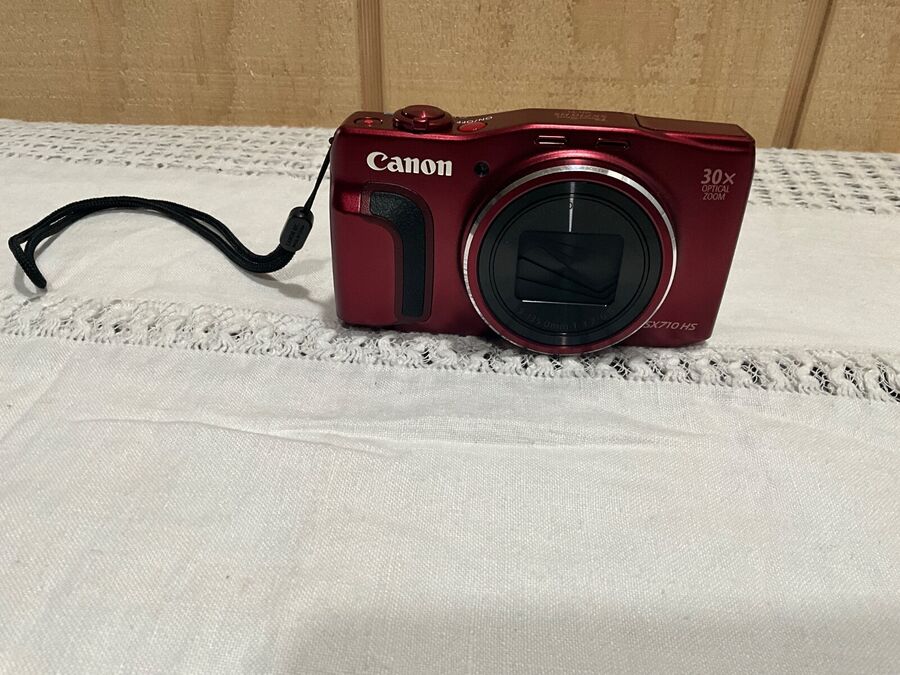 Near Mint Canon PowerShot SX710HS Wi-Fi Camera 20.3MP 30X Optical Zoom Red