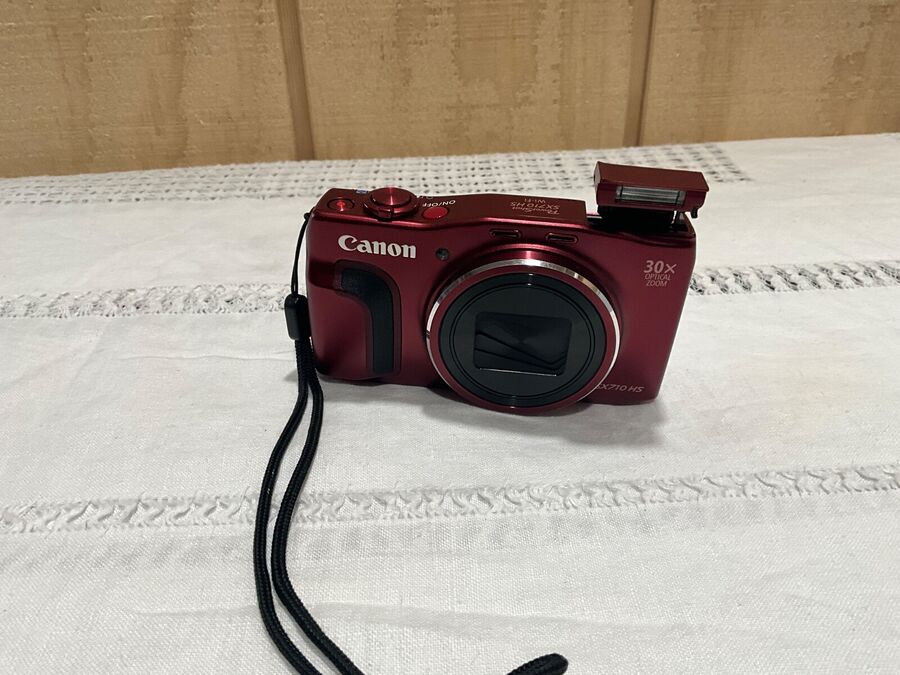 Near Mint Canon PowerShot SX710HS Wi-Fi Camera 20.3MP 30X Optical Zoom Red