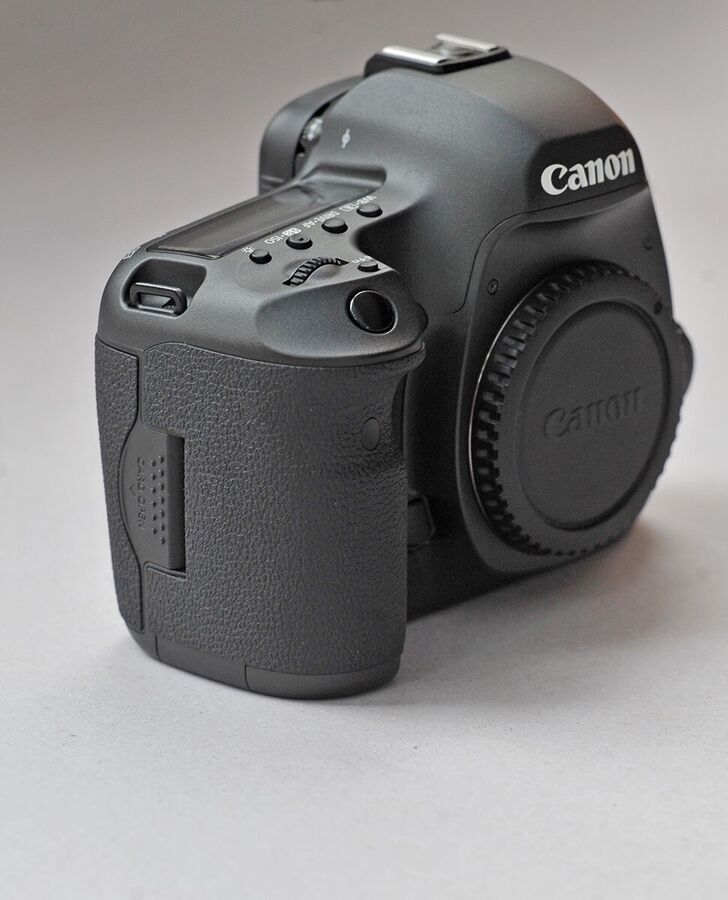 Canon EOS 5DsR 50.6MP Digital SLR Camera Body