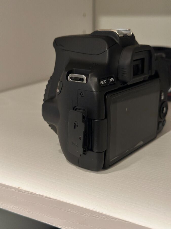 Canon EOS Rebel SL3 250D DSLR Camera (Body) Black